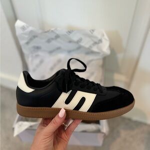 Low Top Sneakers